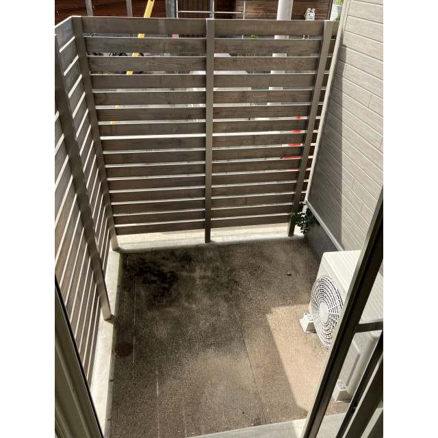 モナ・ローベル 内観