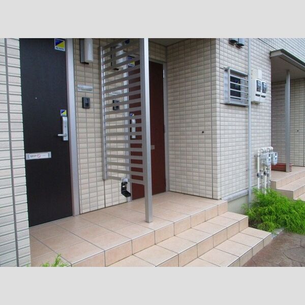 メゾンソレイユ205号室 エントランス