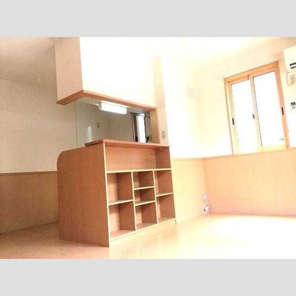 ベルコート　Ⅱ 対面キッチンの棚は飾り棚にもなります