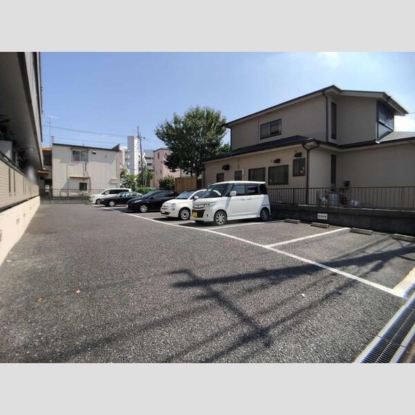 コンフォート嵯峨 駐車場