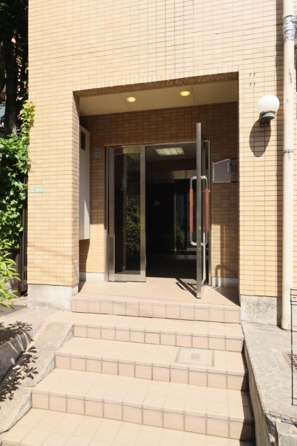 プレール明大前 エントランス