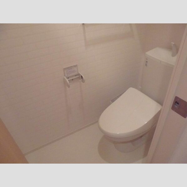 シャルム ■温水洗浄暖房便座機能付です■