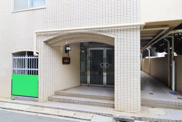 スカイコート新丸子3階 エントランス