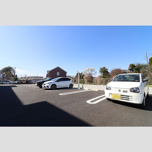 セリジエ 駐車場