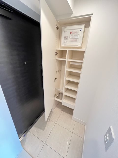 ドゥーエ菊川2階 玄関