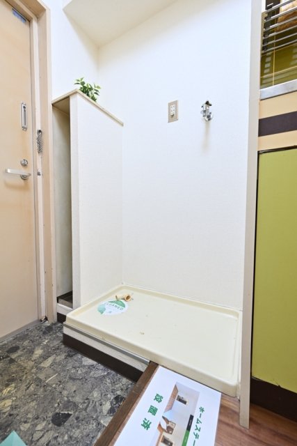 スカイコート都立大学1階 室内洗濯機置場※家具小物はイメージです