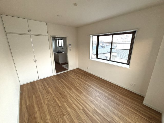 トラッドワカシマⅡ305号室 2面採光の明るいお部屋です♪