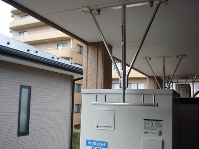 アメニティヴィラ101号室 物干し竿吊