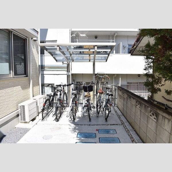 コンフォール 駐輪場