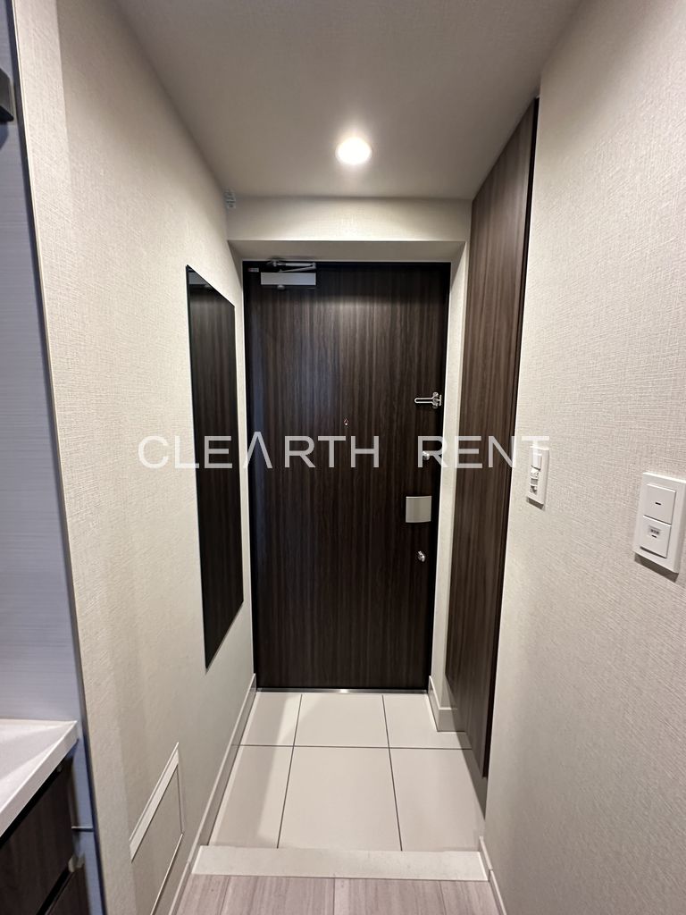 コンシェリア馬込 ＴＨＥ ＲＥＳＩＤＥＮＣＥ1階 広々とした玄関/ミラー付