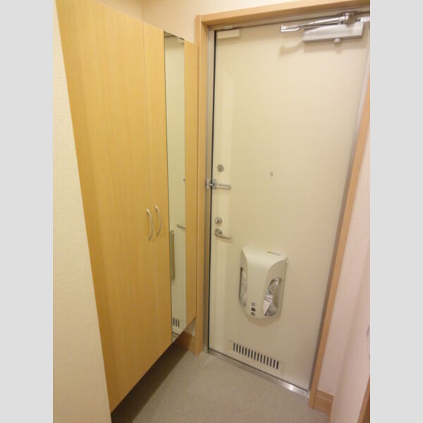 ロンドン　弐番館 玄関