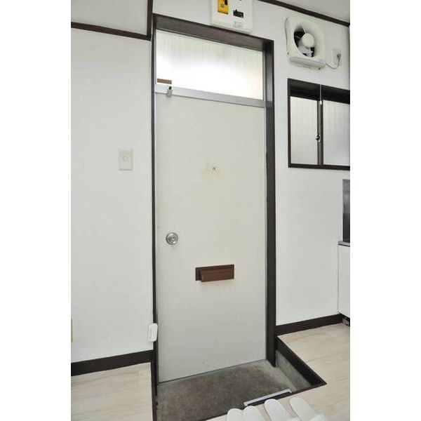 ドミー東高円寺D 玄関