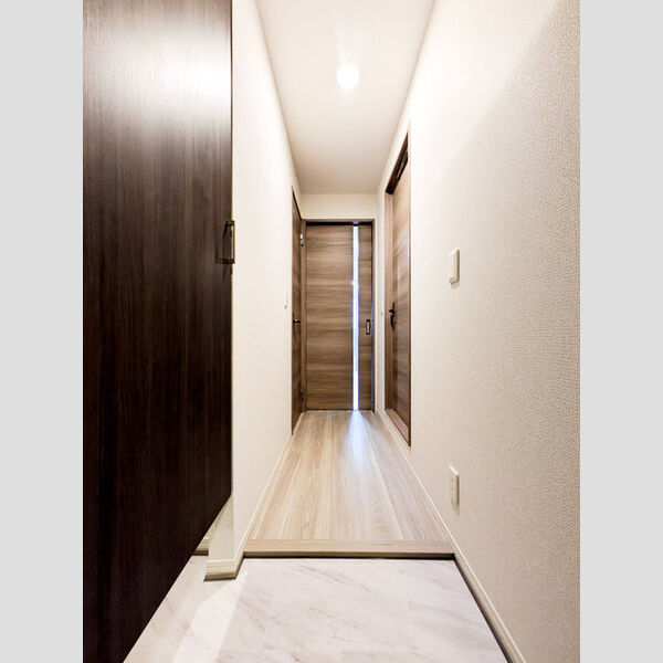 グラナーデ高野台202号室 玄関