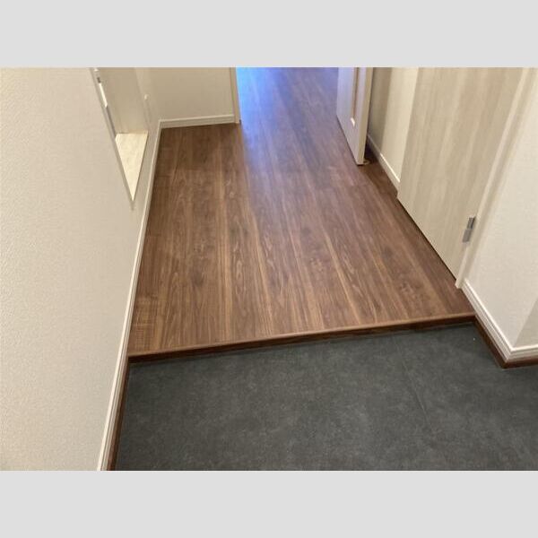 リーブルファイン成城学園前302号室 玄関