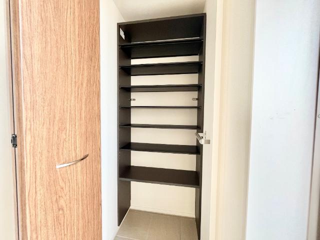 ローズ・ヴェルジュ ウォークインシューズボックス