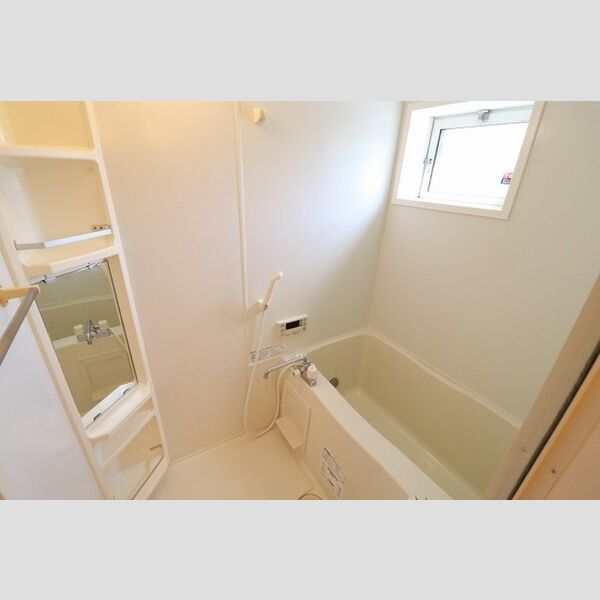 アネックスツイン　B 追い焚き機能付きバス(窓付き)