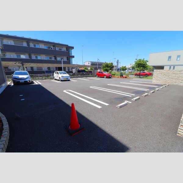 artensia 駐車場