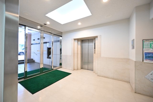 パーク・ノヴァ横浜・参番館7階 エントランス