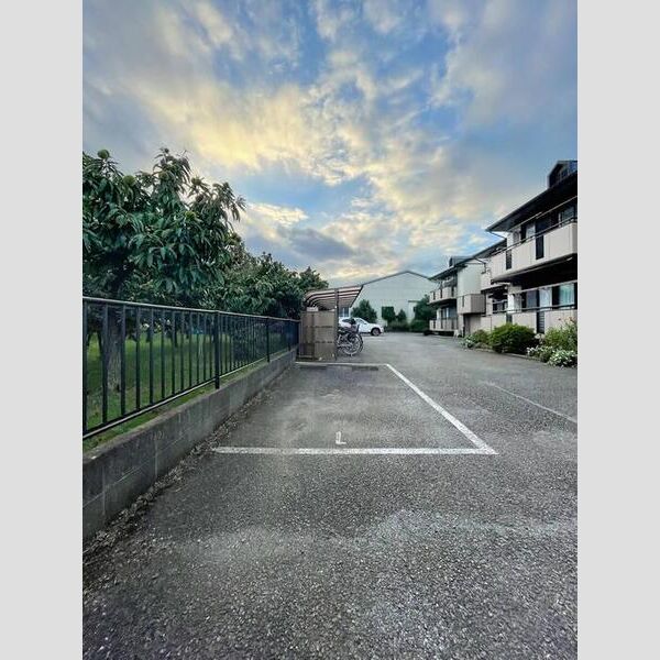 プライムガーデン 駐車場