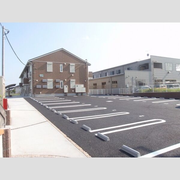 ル・メルシェ 駐車場