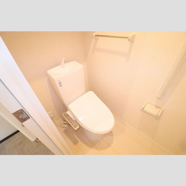 アベニュー　B トイレ　温水洗浄暖房便座