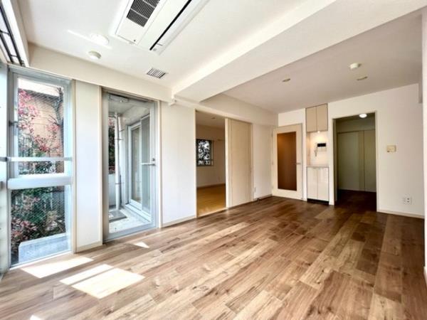 ウヴラージュ広尾 リビング