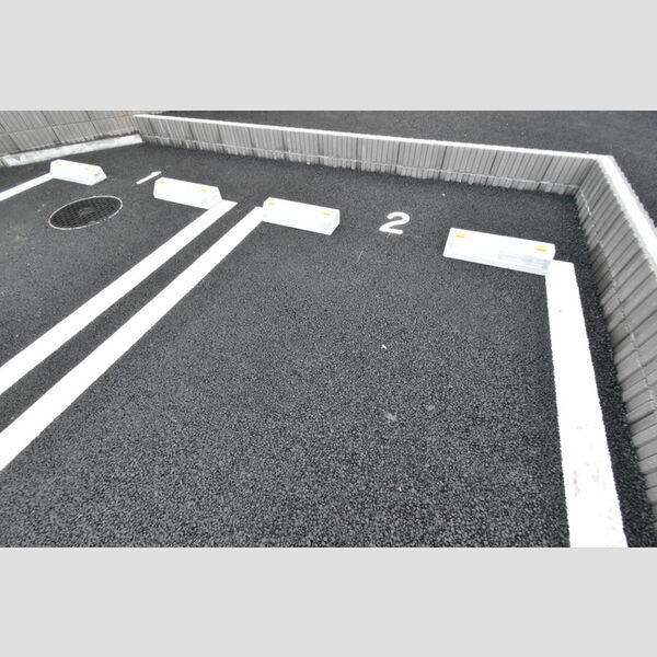 メタルフォックス302号室 駐車場