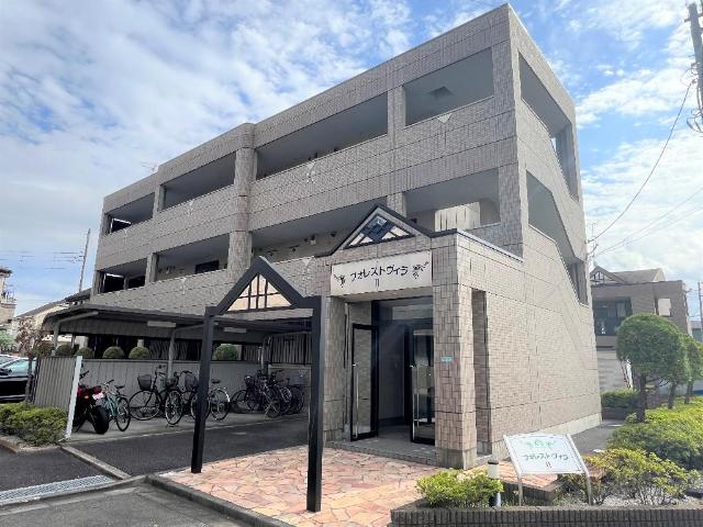 フォレストヴィラⅡ 外観写真（昼）