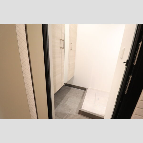 D-Sereno弥生107号室 玄関