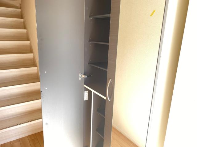 ファンタジア202号室 下駄箱