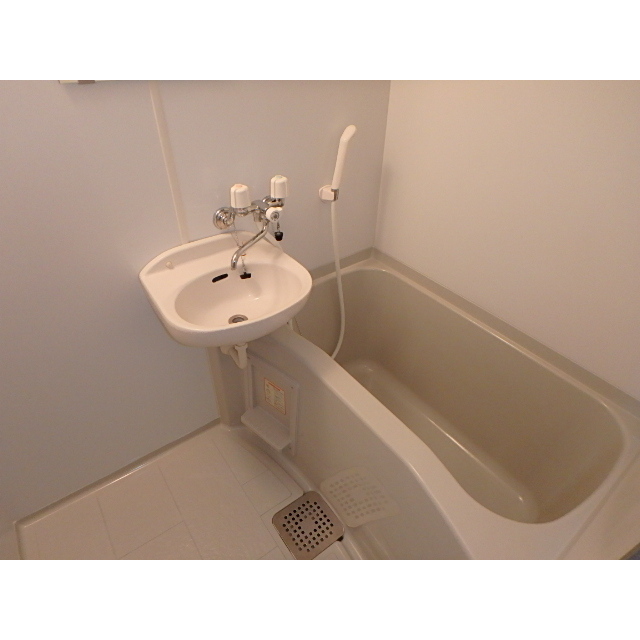 ラベーラ402号室 内観