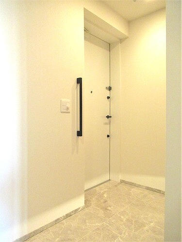 ブランズ渋谷桜丘 部屋の廊下から見た玄関