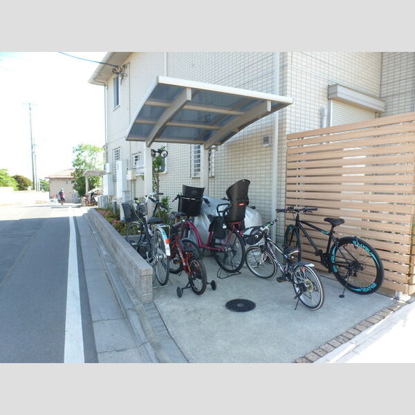 ルーチェ101号室 駐輪場
