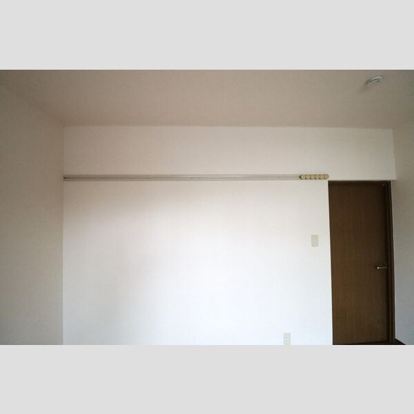 エステートM101号室 8帖洋室ハングバー