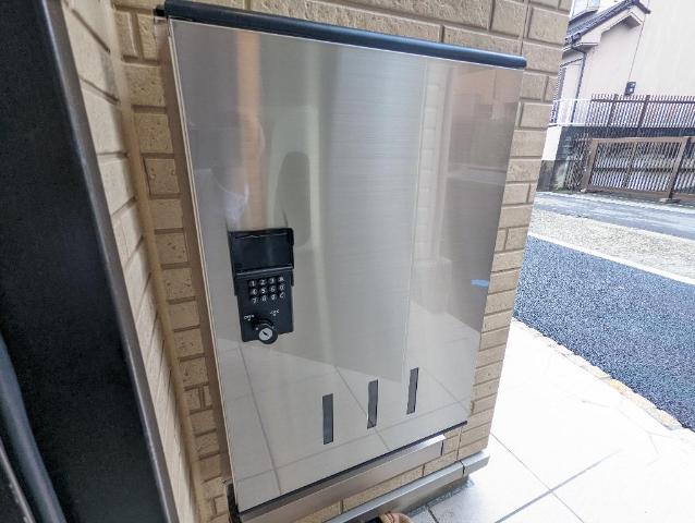 エールスト101号室 宅配ボックス
