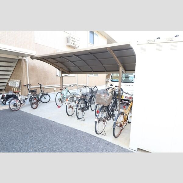 セジュールウィット幸房 駐輪場