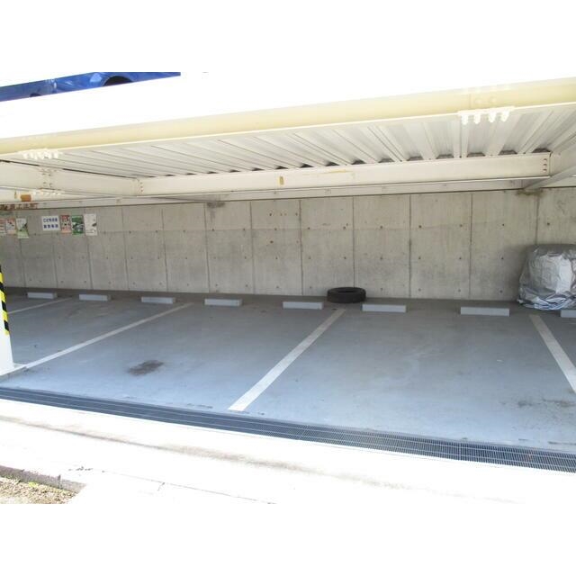 鴨志田第一ビル4階 駐車場