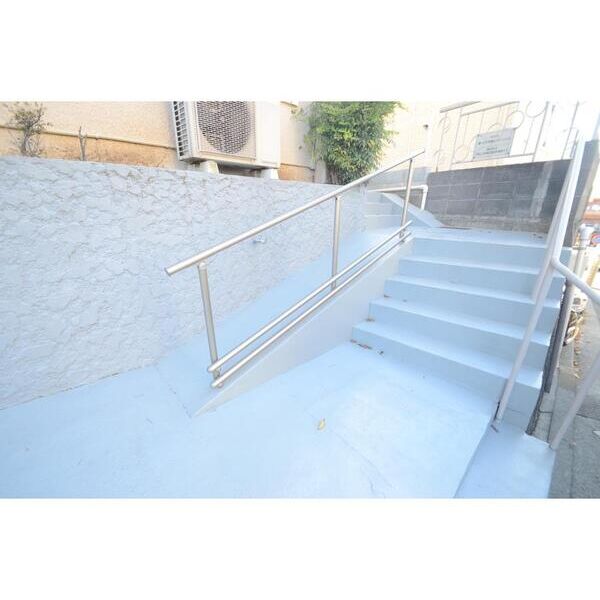 メゾンヨシダ302号室 エントランス