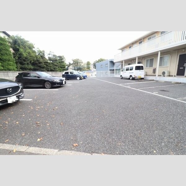 ヴァン・クレール 駐車場