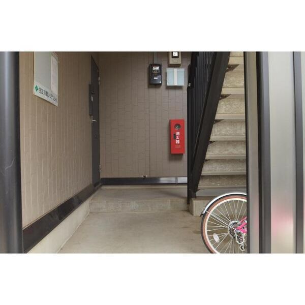 シャンテ鵜の木101号室 エントランス