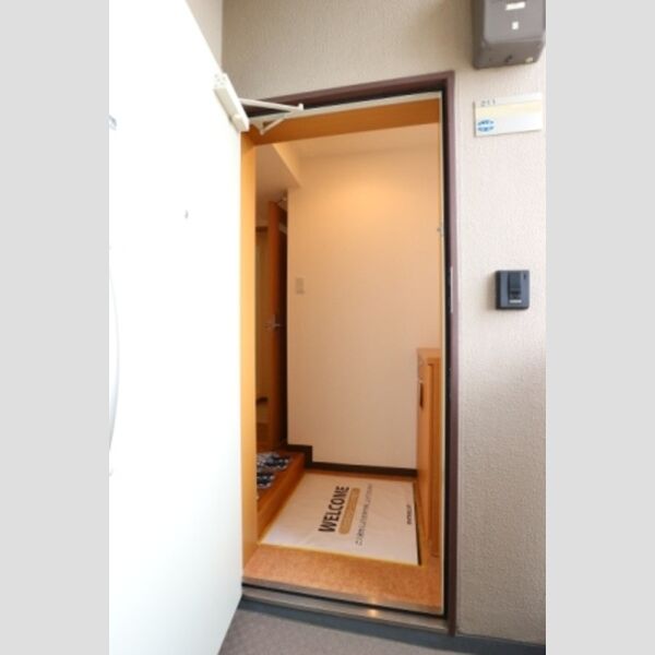 アルカンシェル211号室 玄関