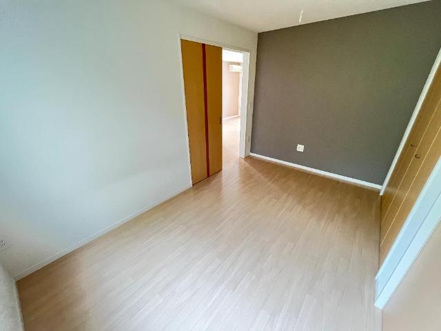 ユニヴァリィ　コンフォート00102号室 洋室