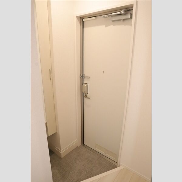 コリーヌヴェール日進201号室 玄関