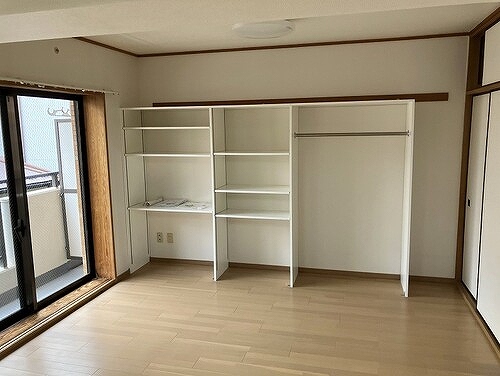 ライオンズマンション井土ヶ谷第７2階 収納棚　内装後　※2026年06月の写真