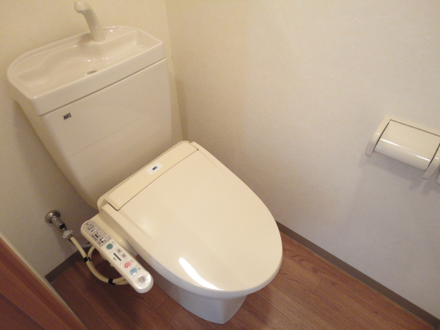 マーガレットガーデンⅢ306号室 シャワー付トイレ