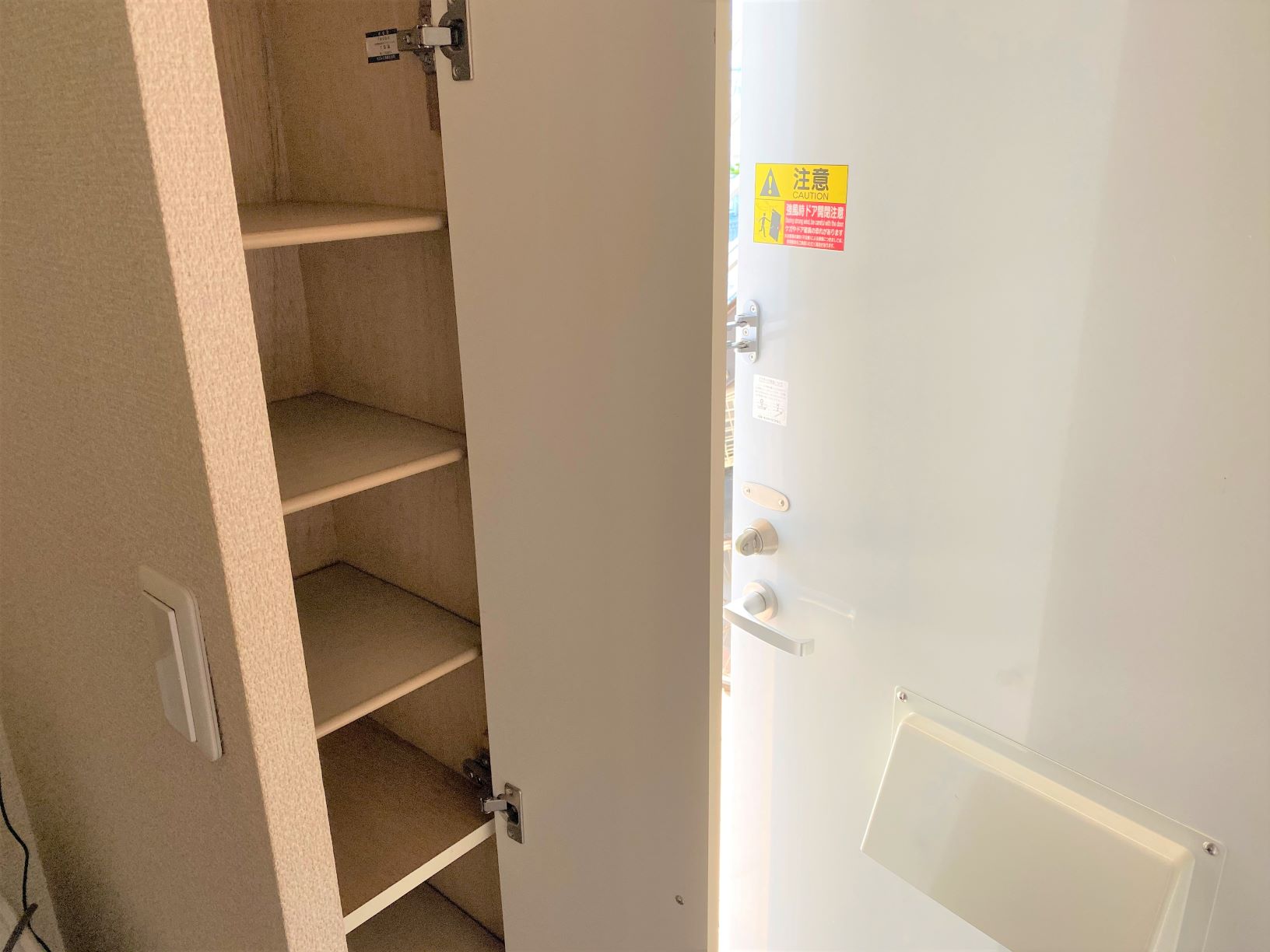 レオパレスさくら 玄関