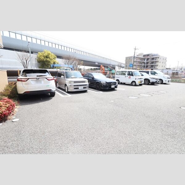 ルミエール 駐車場