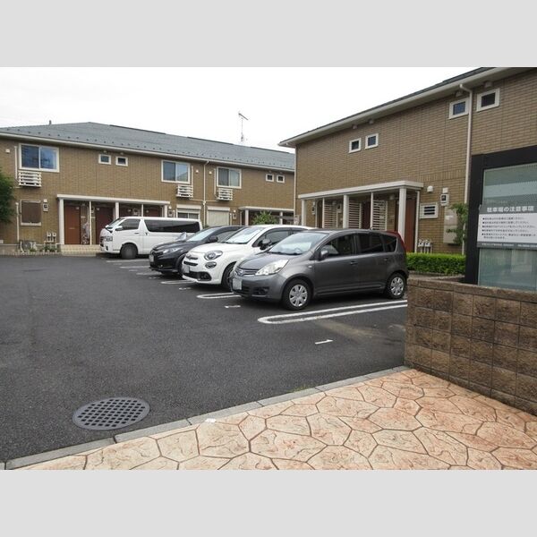 アムール光が丘　A102号室 駐車場