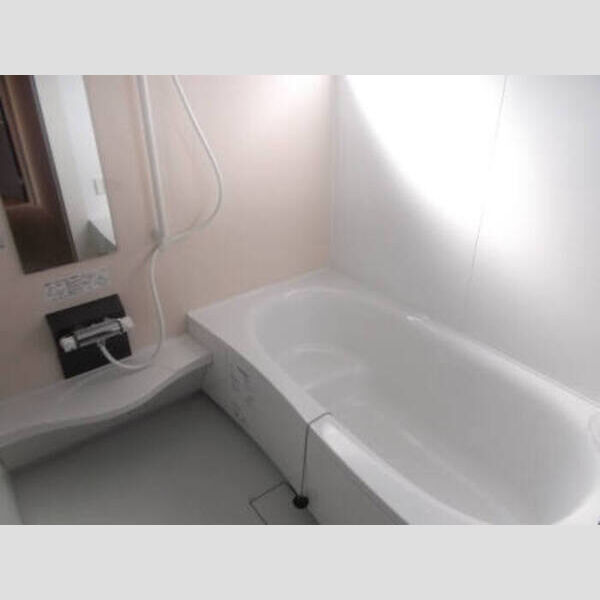 Allure302号室 広々した一坪サイズの浴槽