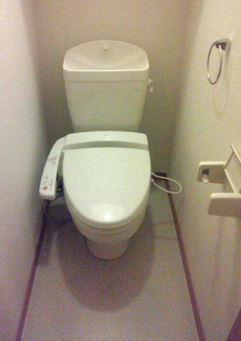 レオパレスクライネシュロス106号室 温水便座付き